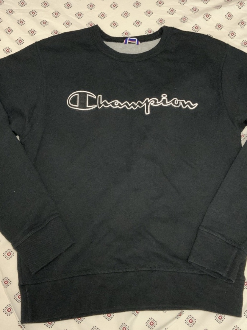 Champion Women’s Black Pullover Sweater Small Logo Round Neck Long sleeve